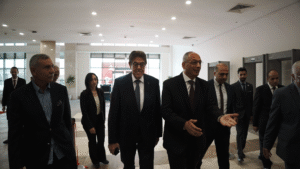 C5783.00_00_34_48.Still003